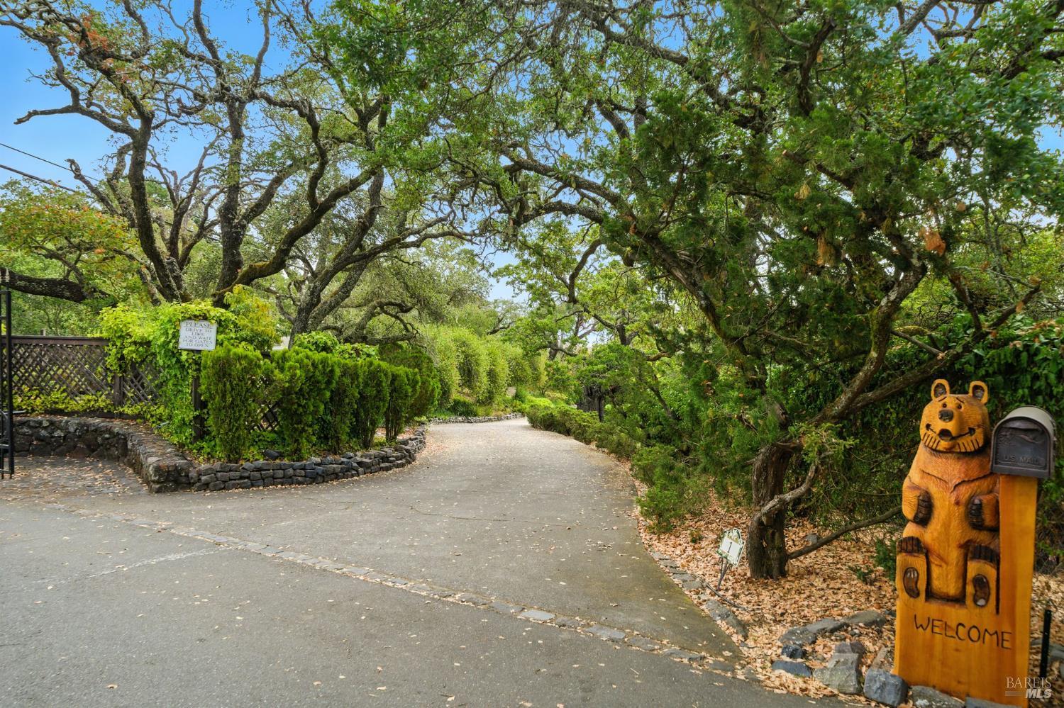 Detail Gallery Image 3 of 55 For 1 Lockton Ln, Novato,  CA 94945 - 4 Beds | 2/1 Baths