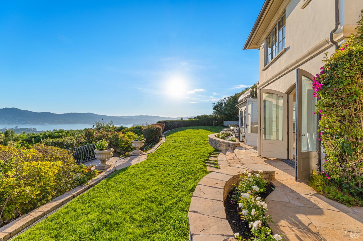 Detail Gallery Image 17 of 64 For 97 Sugarloaf Dr, Tiburon,  CA 94920 - 3 Beds | 3/2 Baths
