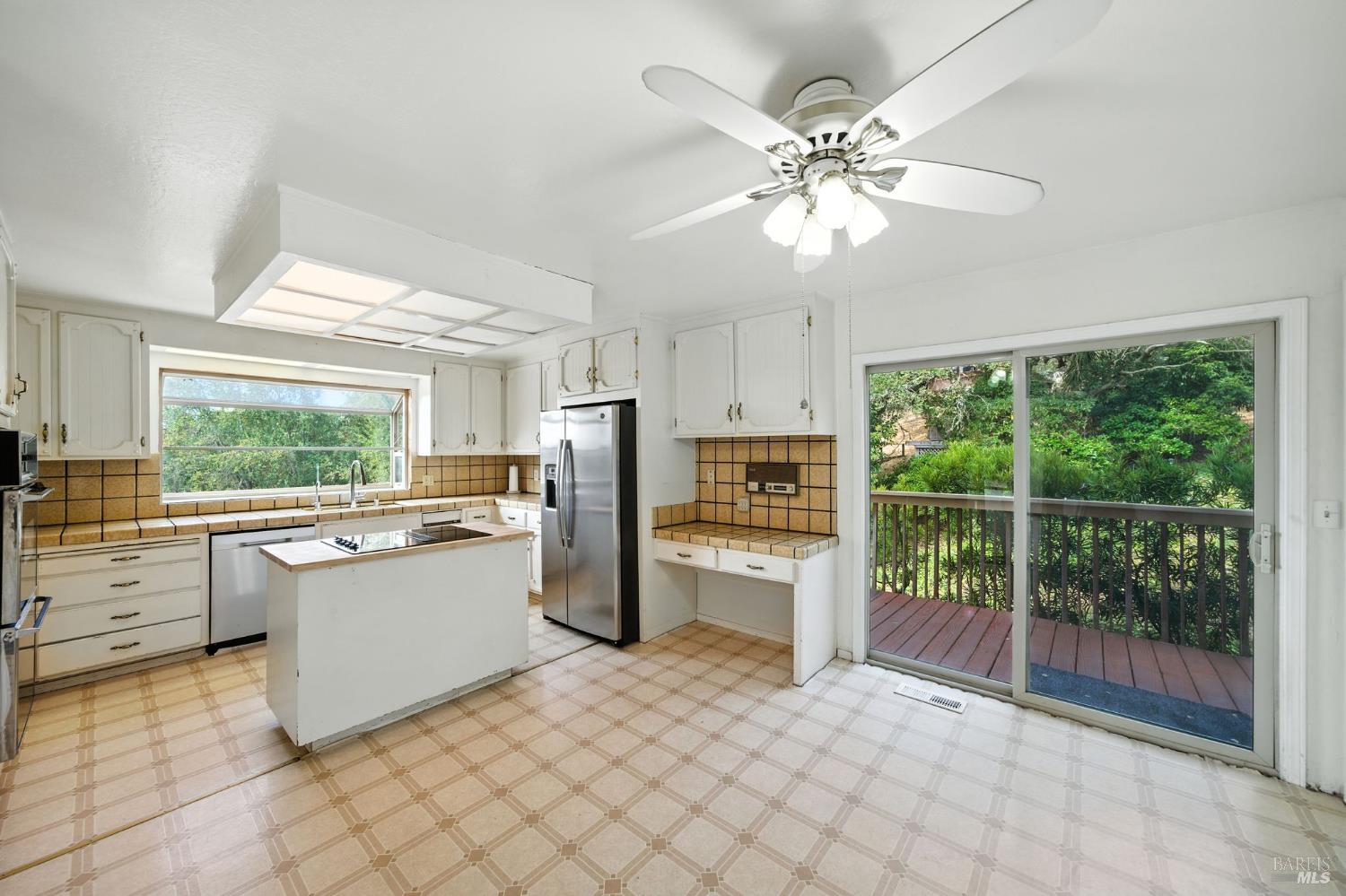 Detail Gallery Image 15 of 55 For 1 Lockton Ln, Novato,  CA 94945 - 4 Beds | 2/1 Baths