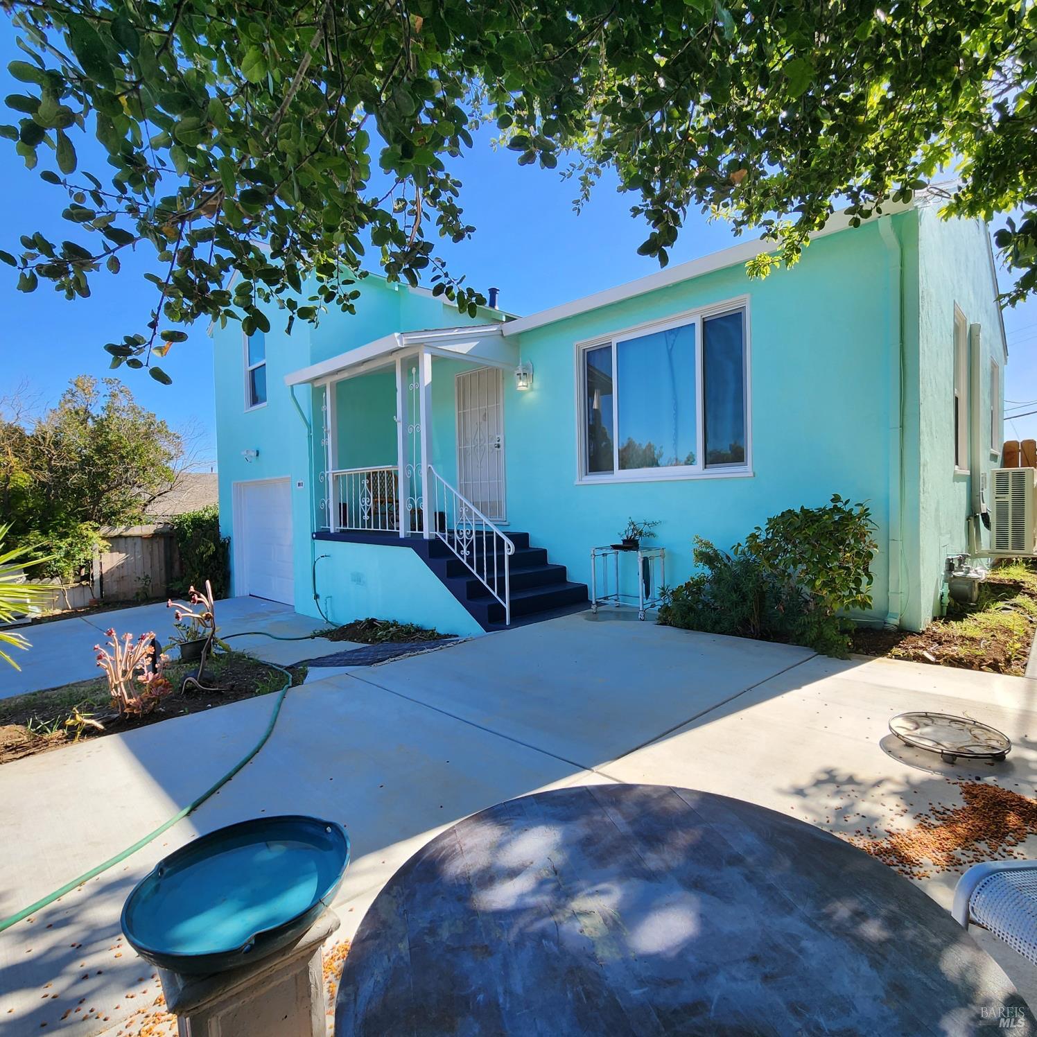 Detail Gallery Image 2 of 6 For 129 Hermosa Ave, Vallejo,  CA 94590 - 2 Beds | 1 Baths