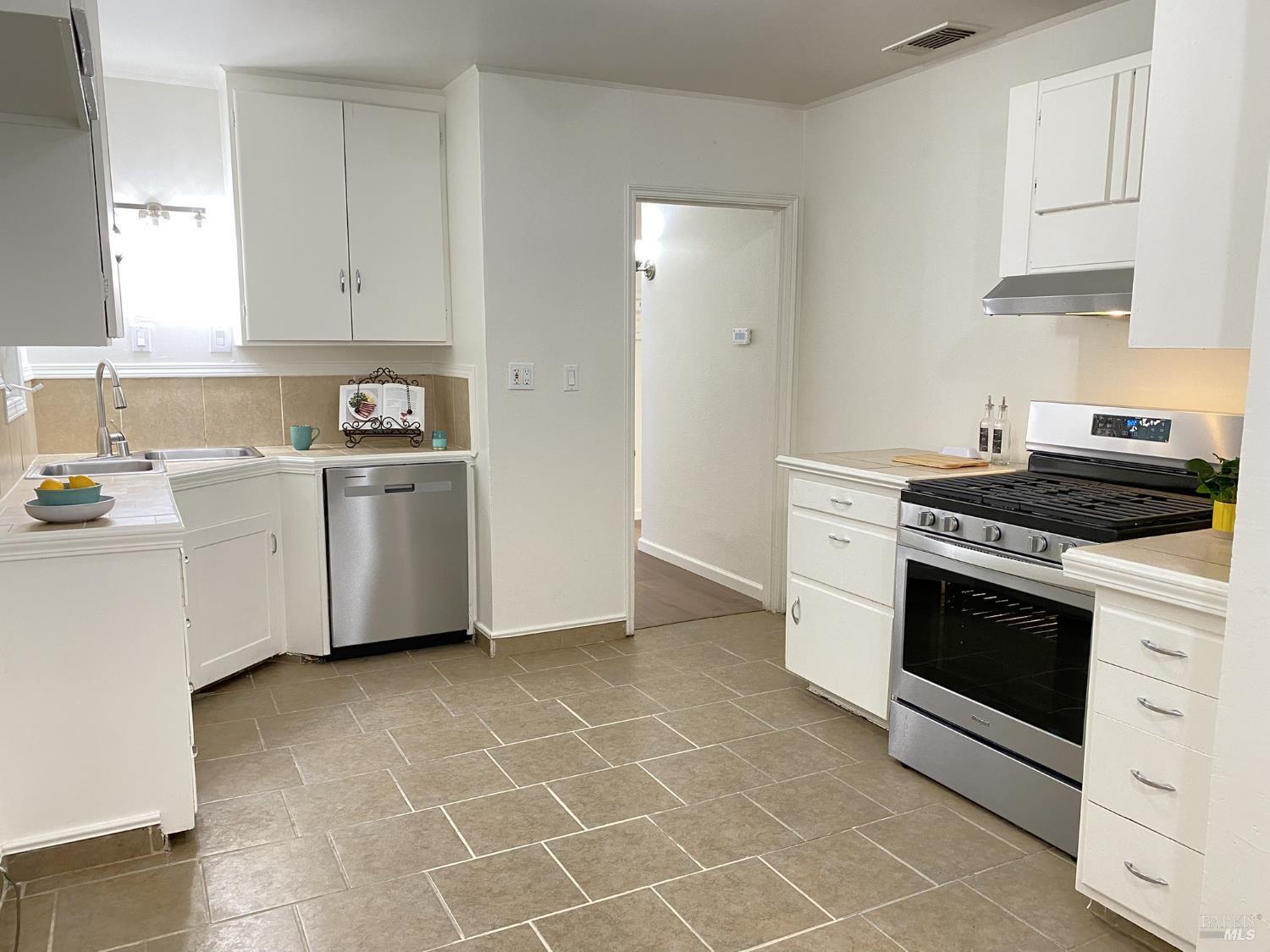 Detail Gallery Image 13 of 33 For 1047 Ohio St, Fairfield,  CA 94533 - 3 Beds | 2 Baths