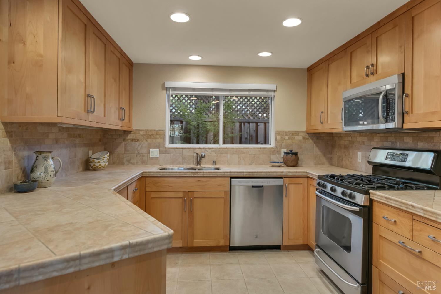 Detail Gallery Image 13 of 36 For 935 W Spain St #L,  Sonoma,  CA 95476 - 3 Beds | 2/1 Baths