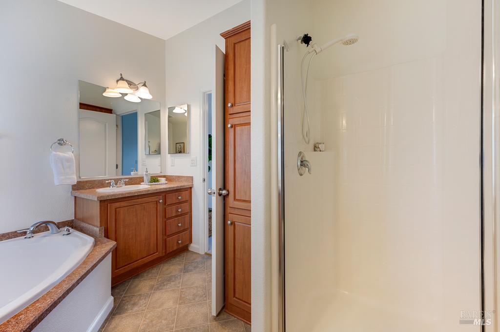 Detail Gallery Image 25 of 38 For 7 Oakwood Dr, Petaluma,  CA 94954 - 3 Beds | 2 Baths