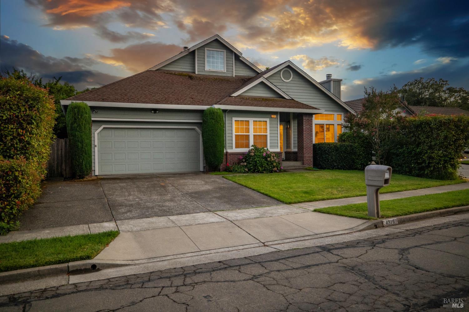Detail Gallery Image 4 of 56 For 4316 Fistor Dr, Santa Rosa,  CA 95409 - 3 Beds | 2 Baths
