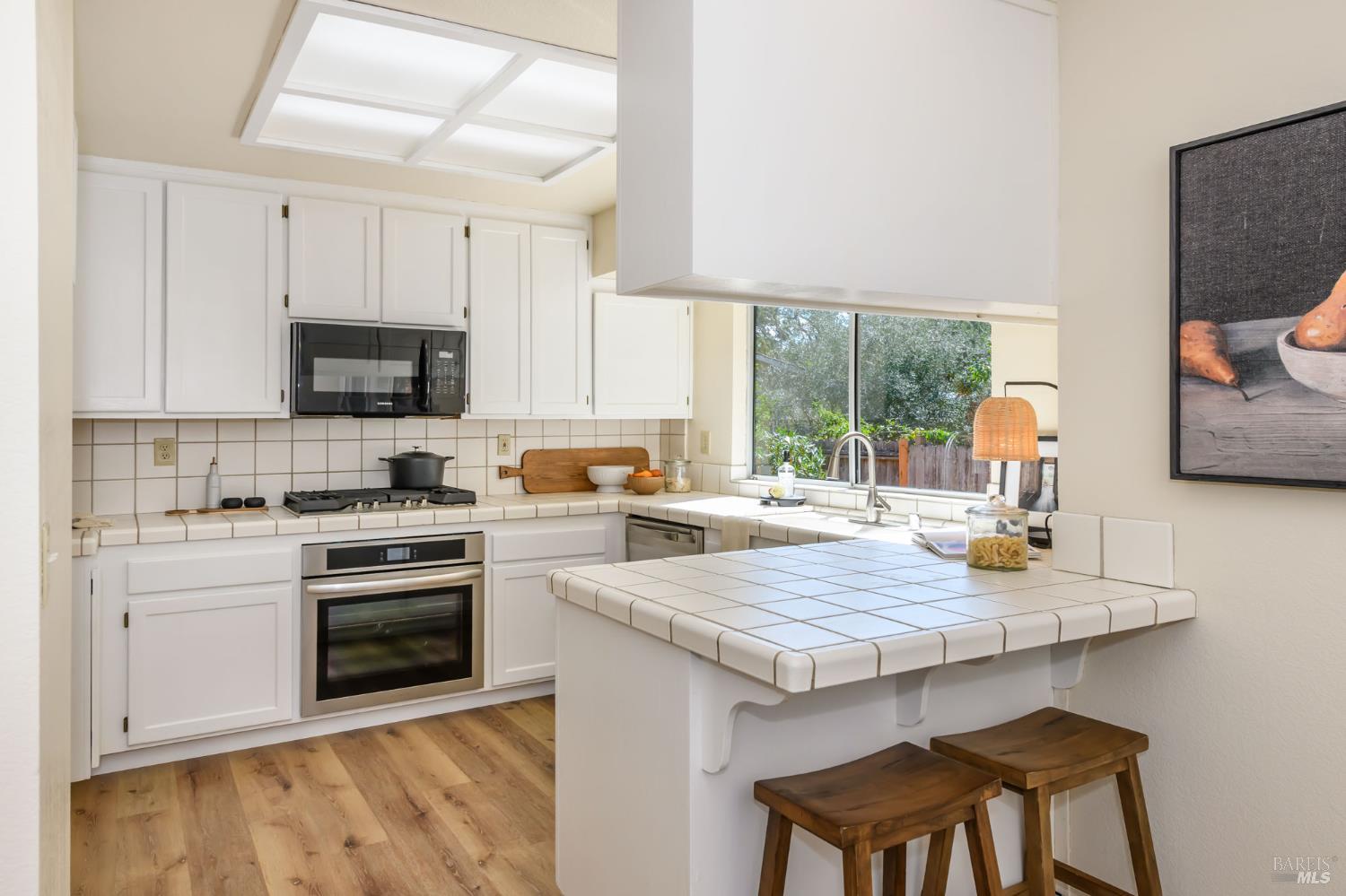 Detail Gallery Image 12 of 29 For 5086 Charmian Dr, Santa Rosa,  CA 95409 - 3 Beds | 2 Baths