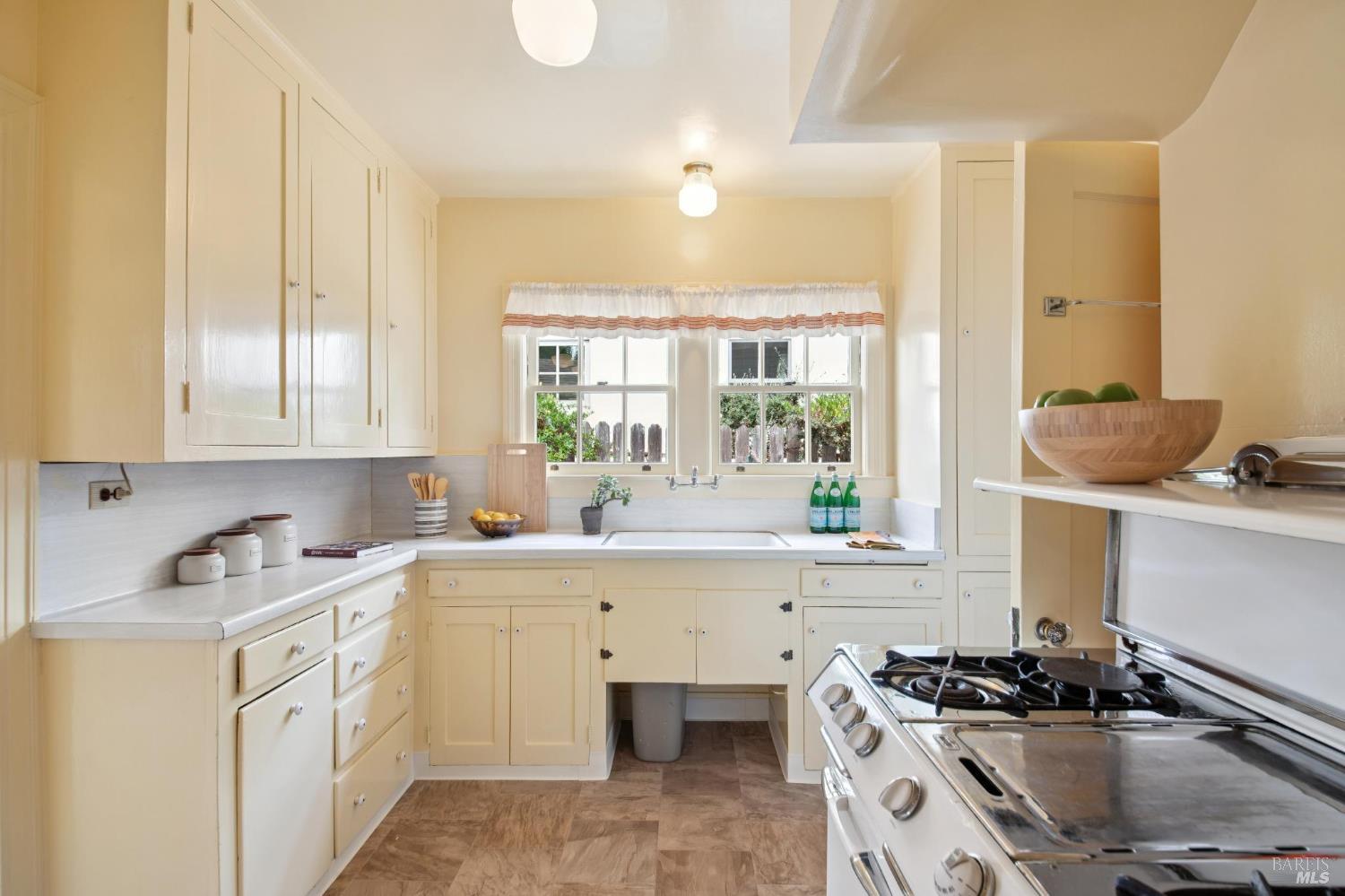 Detail Gallery Image 20 of 46 For 154 Elm Ave, Mill Valley,  CA 94941 - 2 Beds | 2 Baths