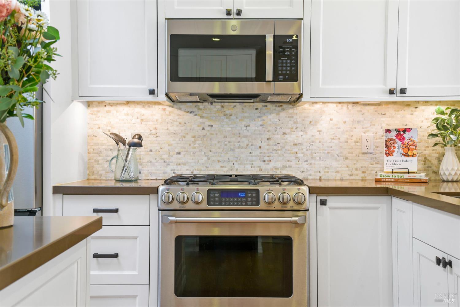 Detail Gallery Image 21 of 88 For 2594 Las Gallinas Ave, San Rafael,  CA 94903 - 3 Beds | 2 Baths