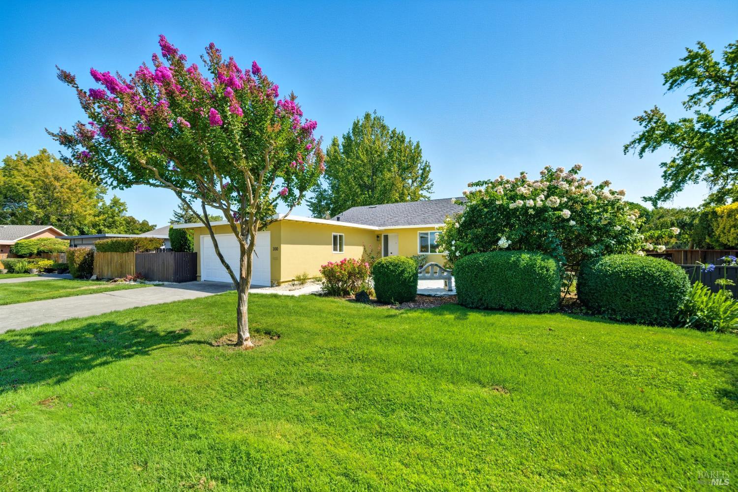 Detail Gallery Image 4 of 47 For 100 Temelec Cir, Sonoma,  CA 95476 - 2 Beds | 2 Baths