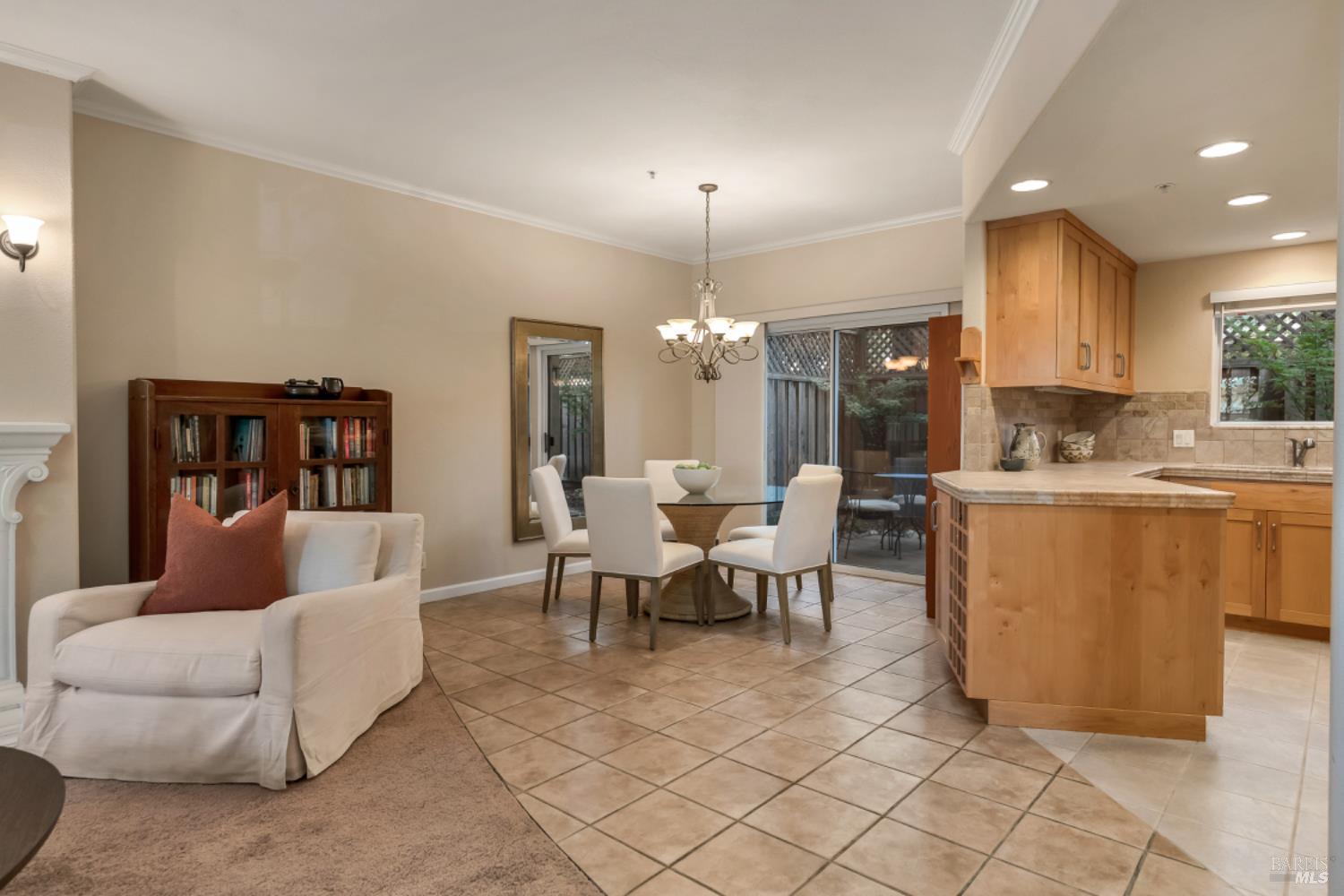 Detail Gallery Image 9 of 36 For 935 W Spain St #L,  Sonoma,  CA 95476 - 3 Beds | 2/1 Baths