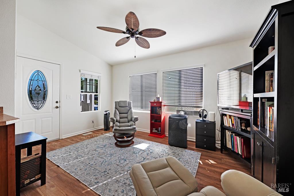 Detail Gallery Image 17 of 38 For 7 Oakwood Dr, Petaluma,  CA 94954 - 3 Beds | 2 Baths