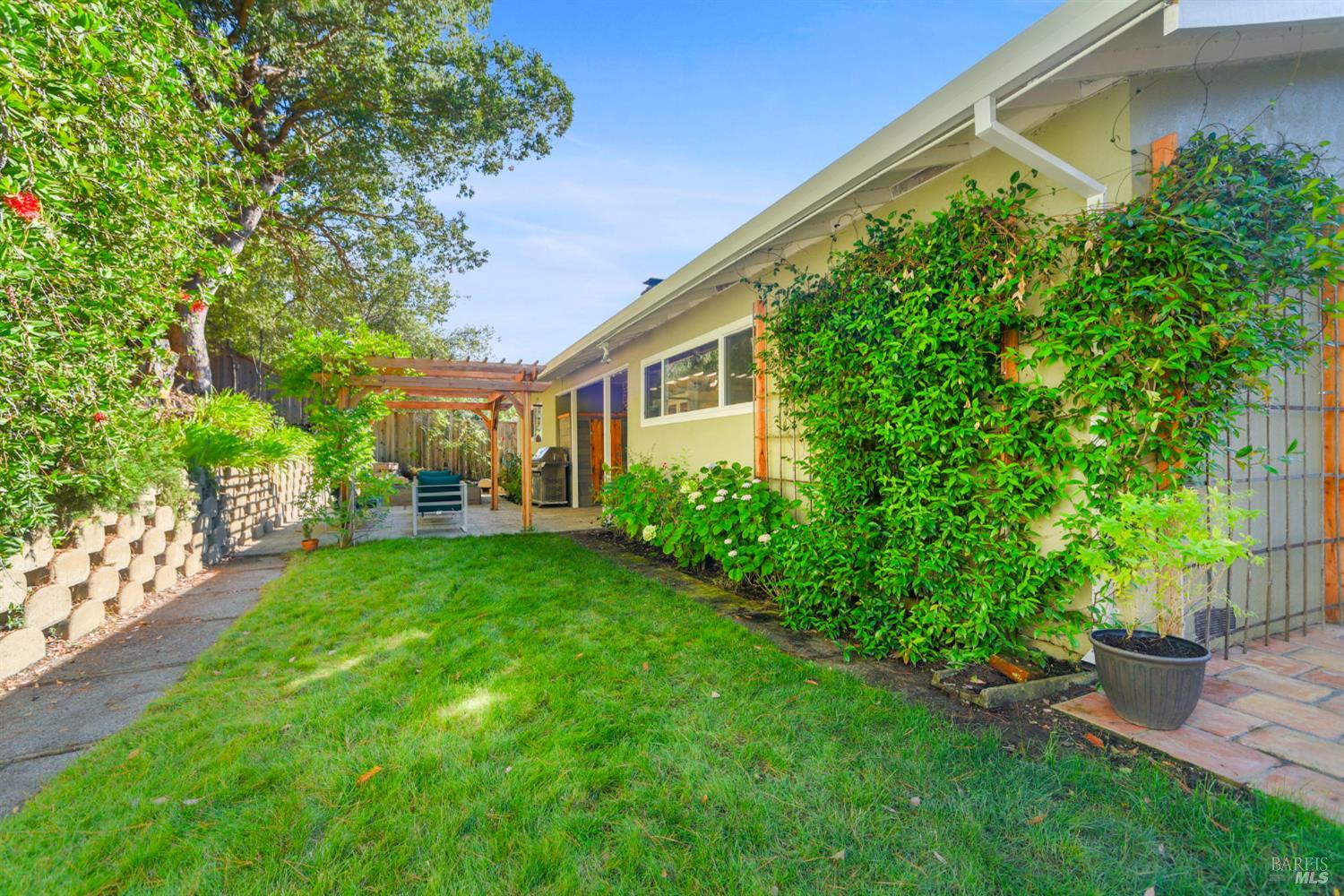 Detail Gallery Image 59 of 88 For 2594 Las Gallinas Ave, San Rafael,  CA 94903 - 3 Beds | 2 Baths