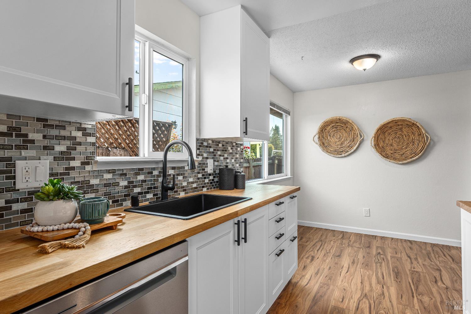 Detail Gallery Image 14 of 33 For 746 Bernadette Ave, Rohnert Park,  CA 94928 - 4 Beds | 2 Baths
