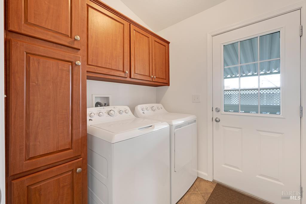 Detail Gallery Image 23 of 38 For 7 Oakwood Dr, Petaluma,  CA 94954 - 3 Beds | 2 Baths