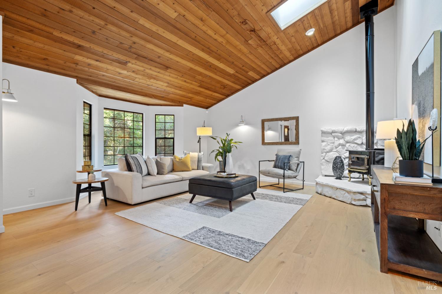 Detail Gallery Image 13 of 59 For 5925 Fredricks Rd, Sebastopol,  CA 95472 - 3 Beds | 2 Baths