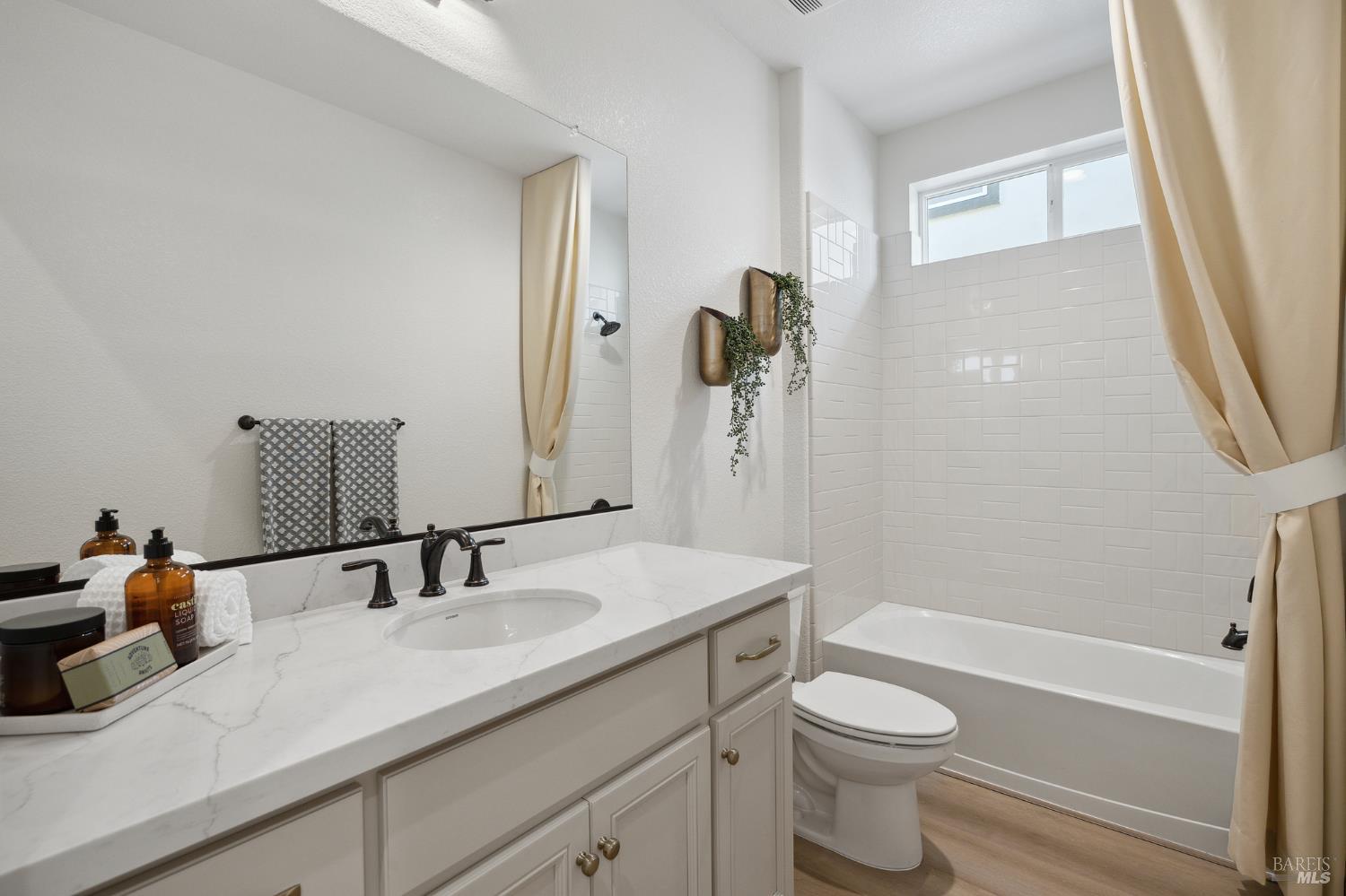Detail Gallery Image 18 of 34 For 1532 Millennium Way, Fairfield,  CA 94533 - 3 Beds | 2/1 Baths