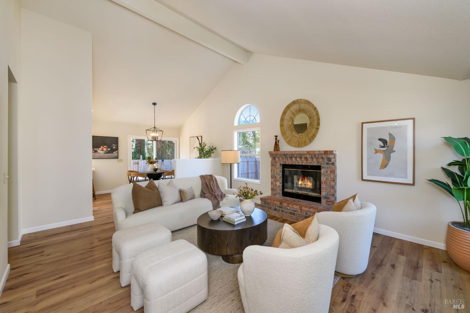 Detail Gallery Image 5 of 29 For 5086 Charmian Dr, Santa Rosa,  CA 95409 - 3 Beds | 2 Baths