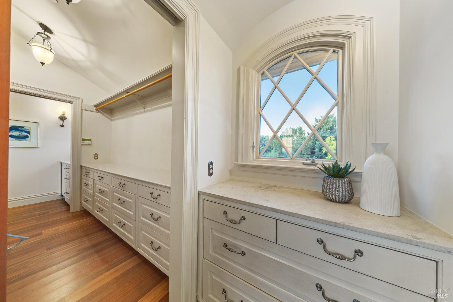 Detail Gallery Image 41 of 64 For 97 Sugarloaf Dr, Tiburon,  CA 94920 - 3 Beds | 3/2 Baths