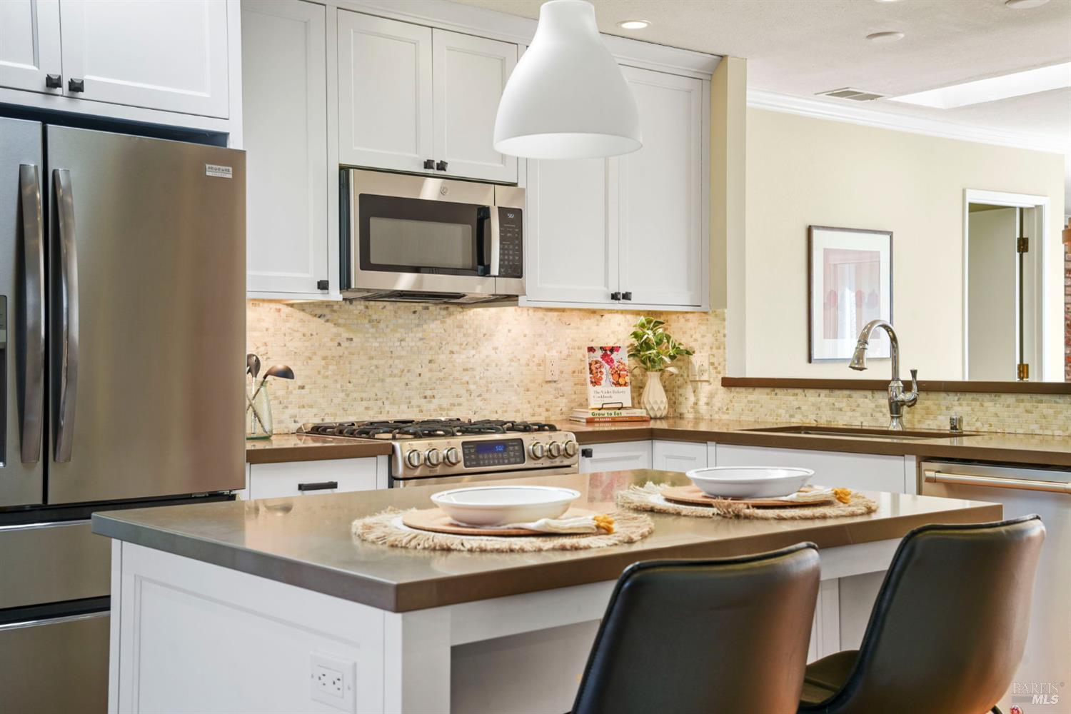 Detail Gallery Image 20 of 88 For 2594 Las Gallinas Ave, San Rafael,  CA 94903 - 3 Beds | 2 Baths