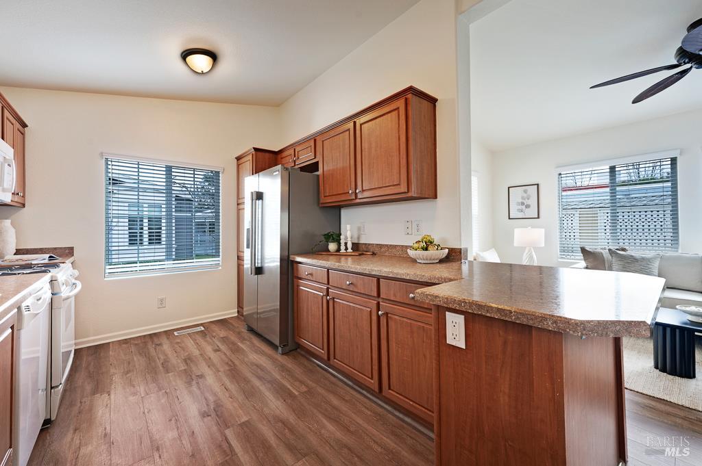 Detail Gallery Image 33 of 38 For 7 Oakwood Dr, Petaluma,  CA 94954 - 3 Beds | 2 Baths