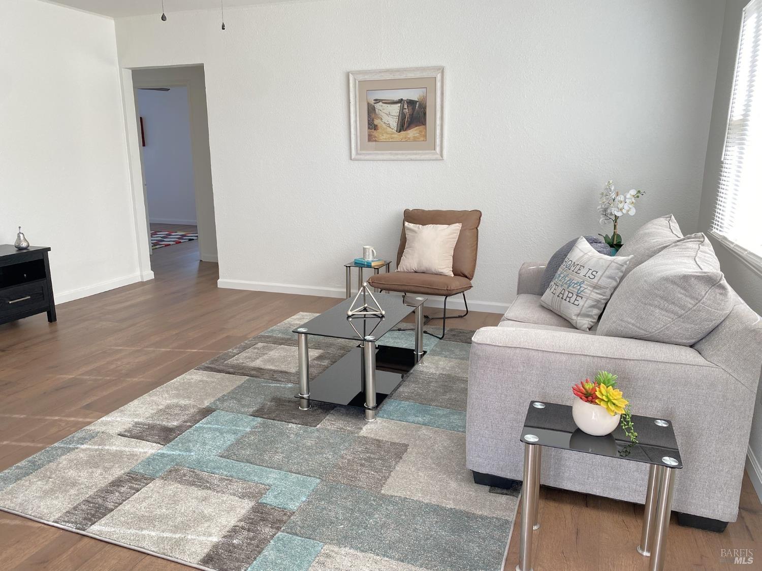 Detail Gallery Image 5 of 33 For 1047 Ohio St, Fairfield,  CA 94533 - 3 Beds | 2 Baths