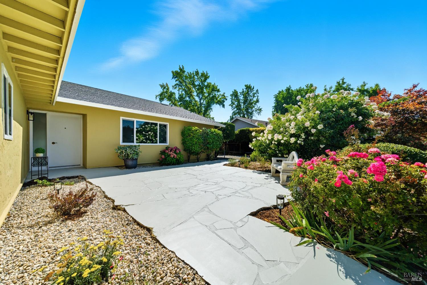 Detail Gallery Image 5 of 47 For 100 Temelec Cir, Sonoma,  CA 95476 - 2 Beds | 2 Baths
