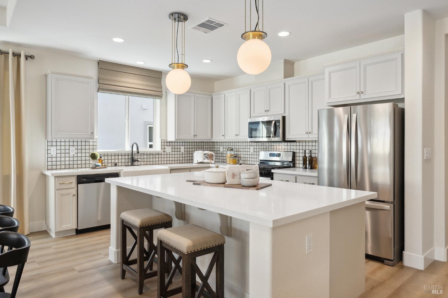 Detail Gallery Image 3 of 34 For 1532 Millennium Way, Fairfield,  CA 94533 - 3 Beds | 2/1 Baths