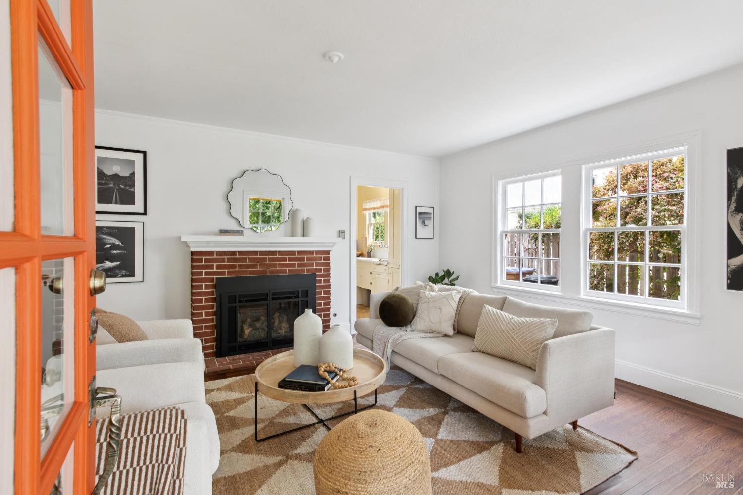 Detail Gallery Image 5 of 46 For 154 Elm Ave, Mill Valley,  CA 94941 - 2 Beds | 2 Baths