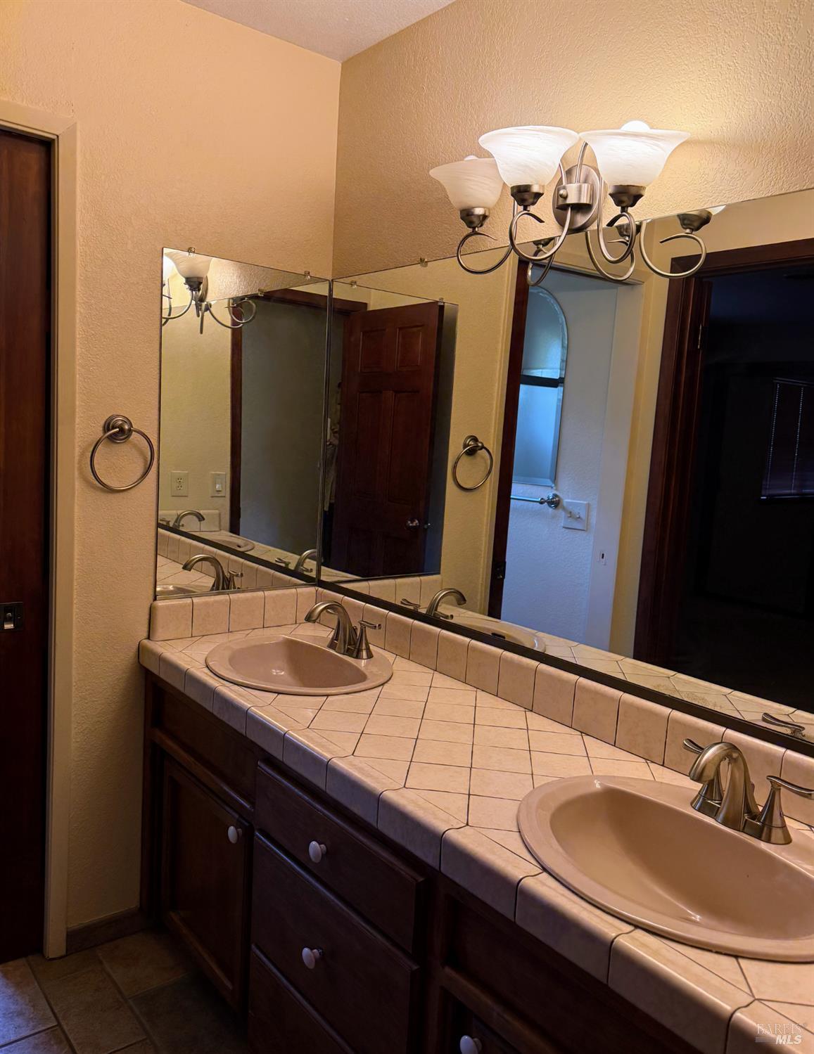 Detail Gallery Image 19 of 31 For 1461 Meadow Dr, Ukiah,  CA 95482 - 3 Beds | 1/1 Baths