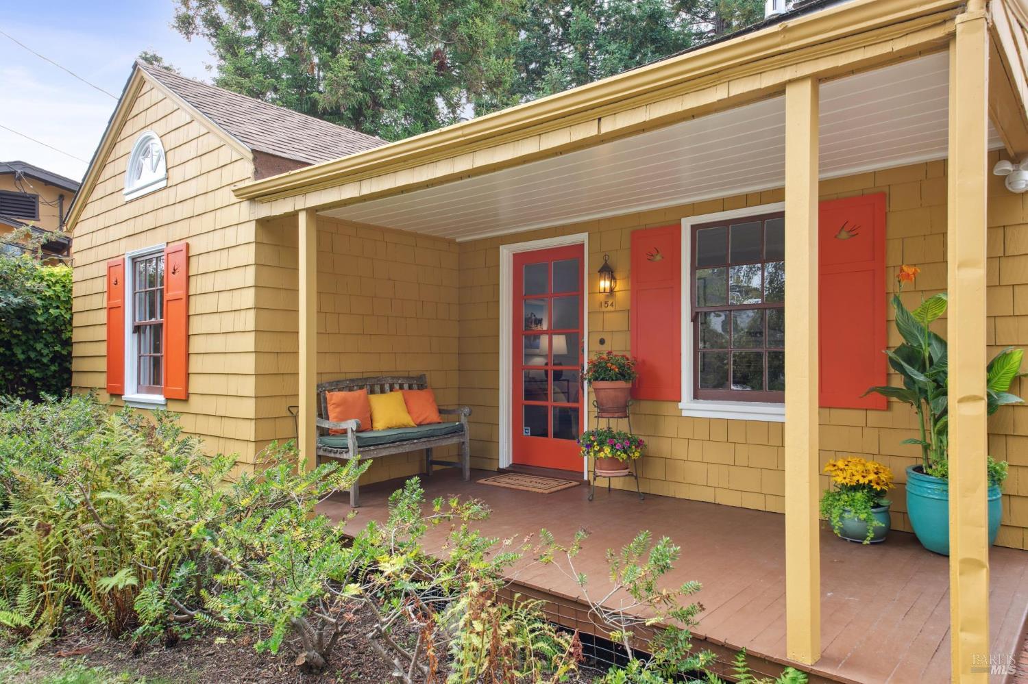 Detail Gallery Image 3 of 46 For 154 Elm Ave, Mill Valley,  CA 94941 - 2 Beds | 2 Baths