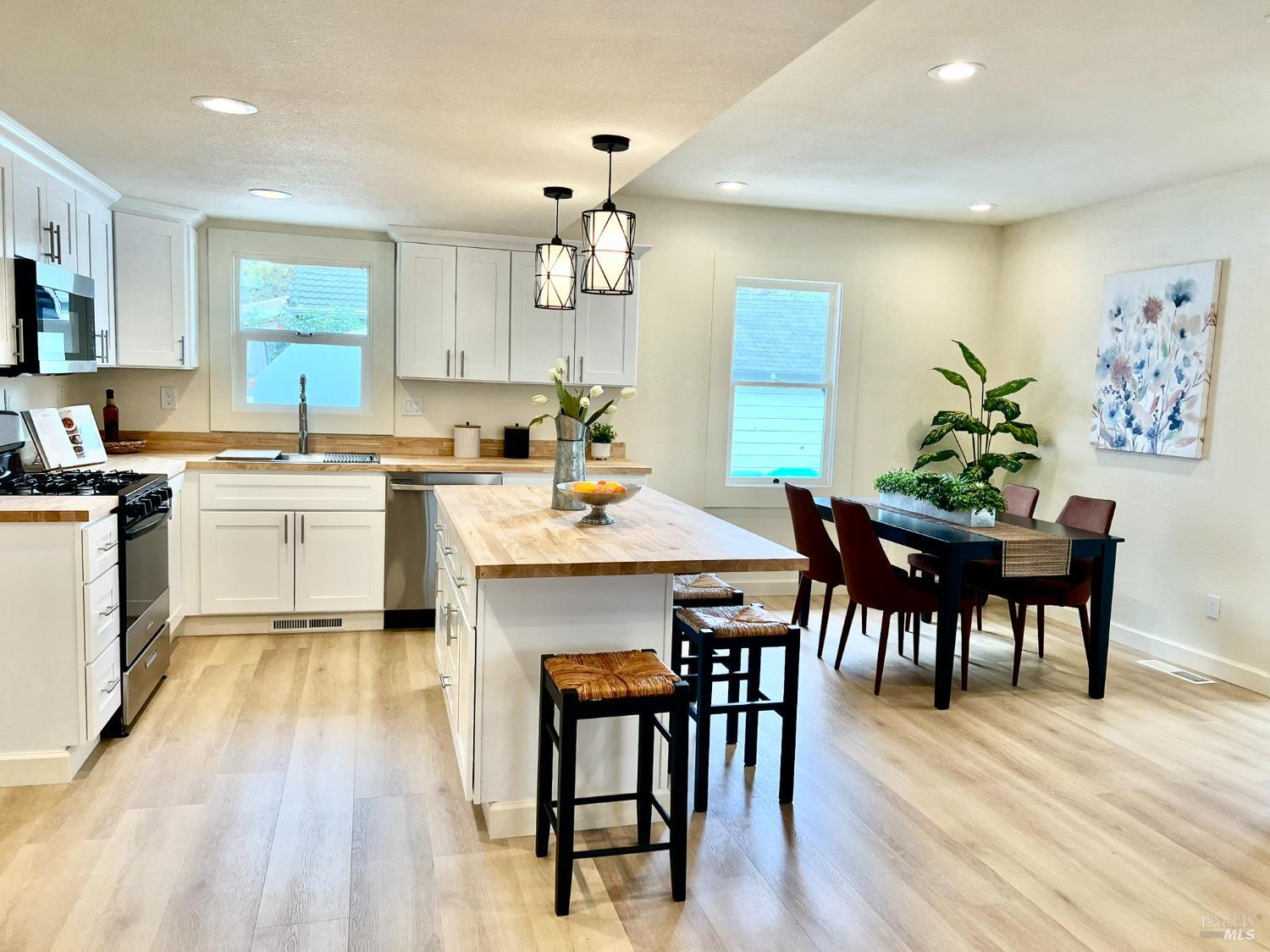 Detail Gallery Image 7 of 17 For 1617 G St, Napa,  CA 94559 - 2 Beds | 1 Baths