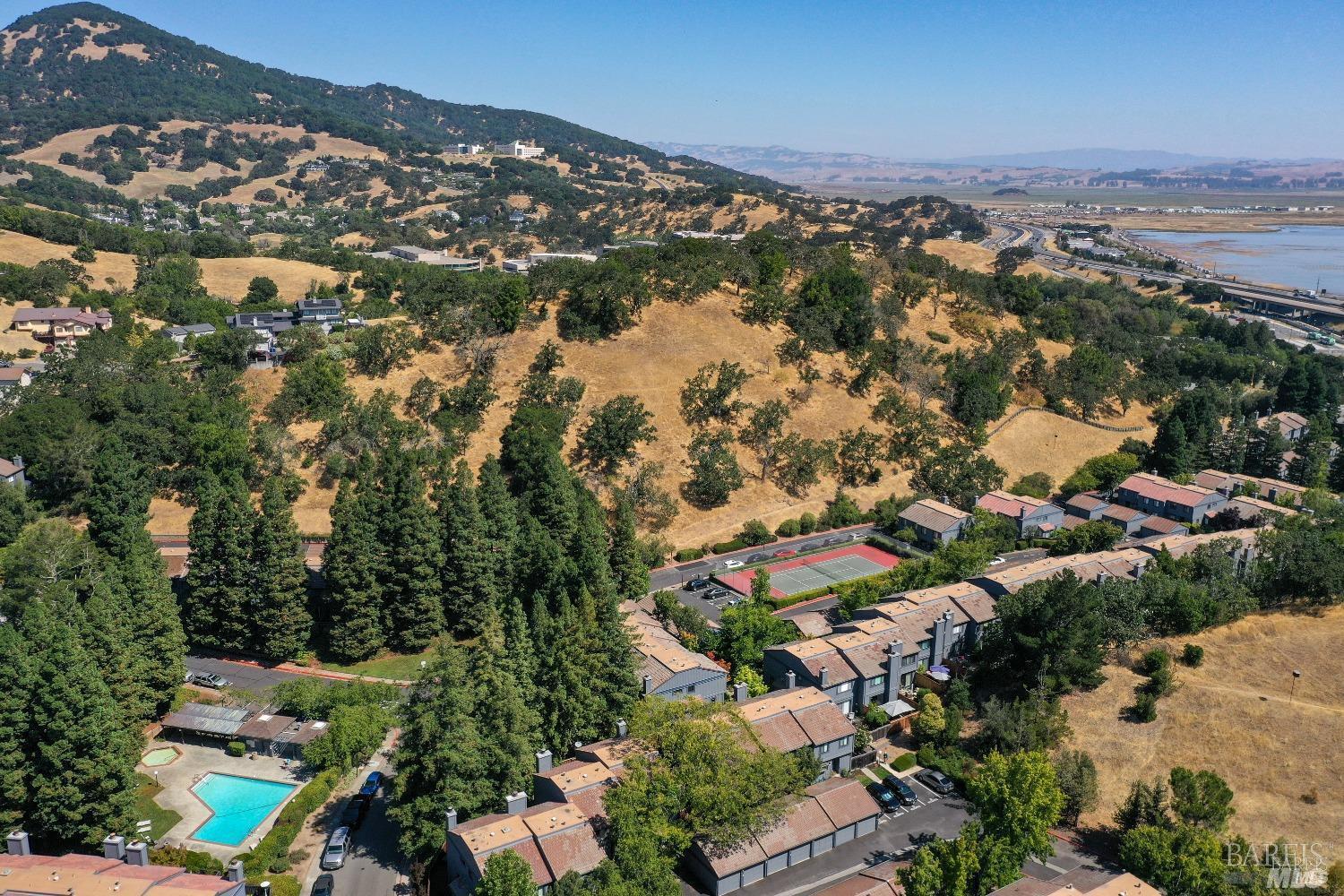 Detail Gallery Image 47 of 48 For 114 Aronia Ln, Novato,  CA 94945 - 3 Beds | 2/1 Baths