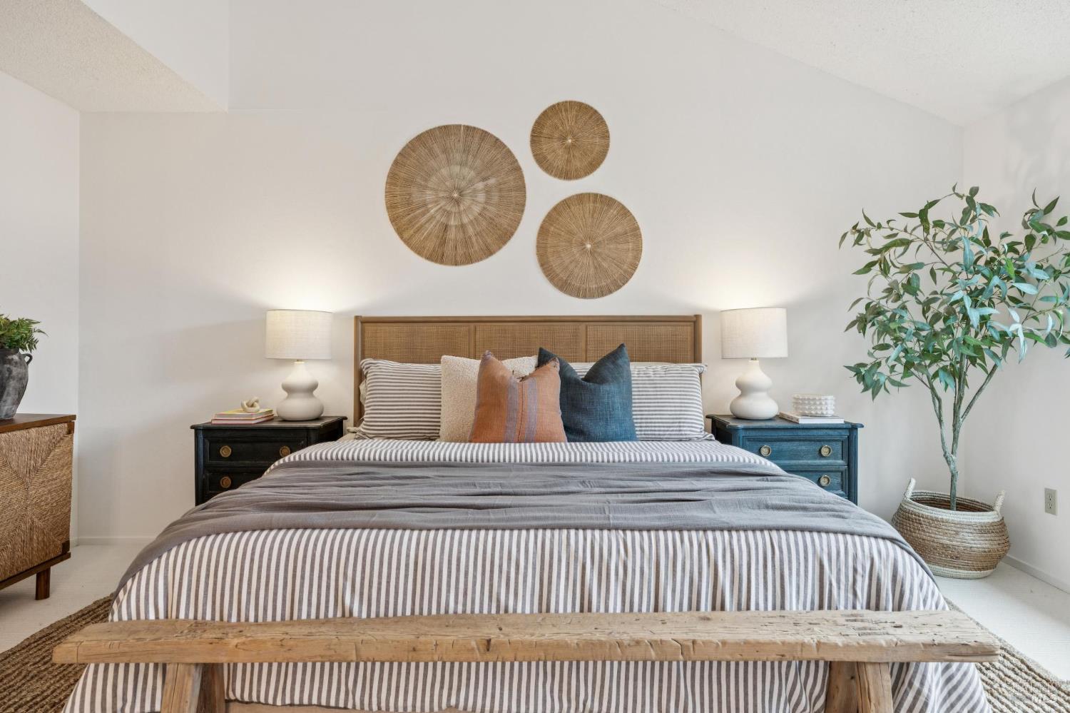 Detail Gallery Image 30 of 48 For 114 Aronia Ln, Novato,  CA 94945 - 3 Beds | 2/1 Baths