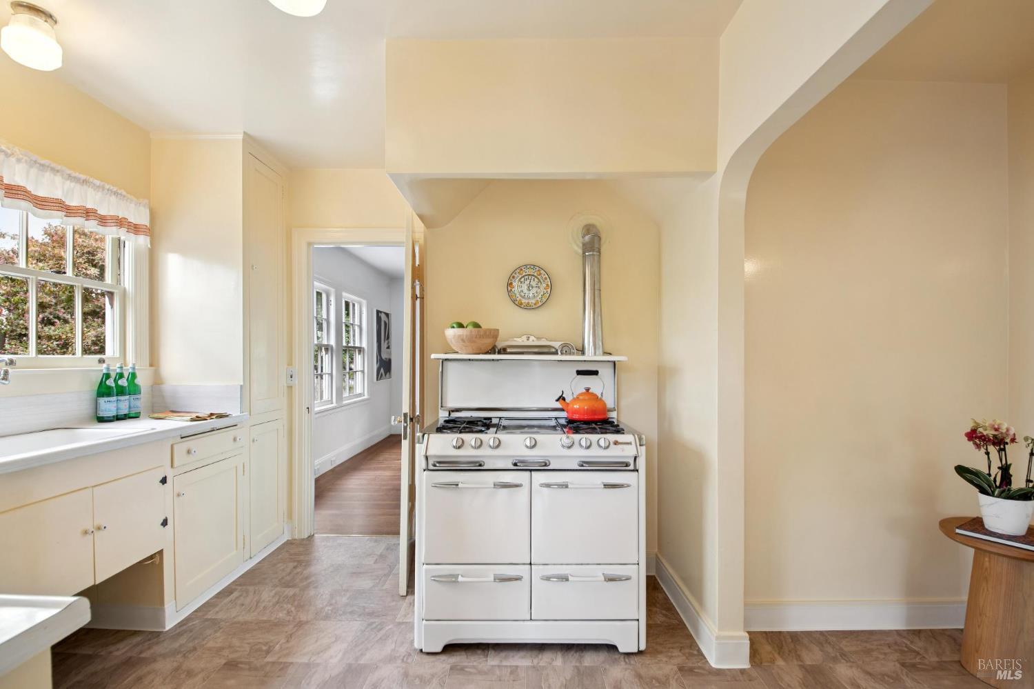 Detail Gallery Image 19 of 46 For 154 Elm Ave, Mill Valley,  CA 94941 - 2 Beds | 2 Baths
