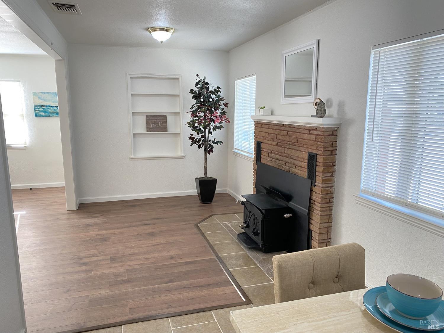 Detail Gallery Image 10 of 33 For 1047 Ohio St, Fairfield,  CA 94533 - 3 Beds | 2 Baths
