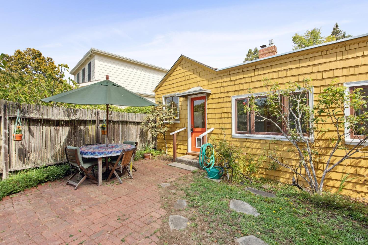 Detail Gallery Image 25 of 46 For 154 Elm Ave, Mill Valley,  CA 94941 - 2 Beds | 2 Baths