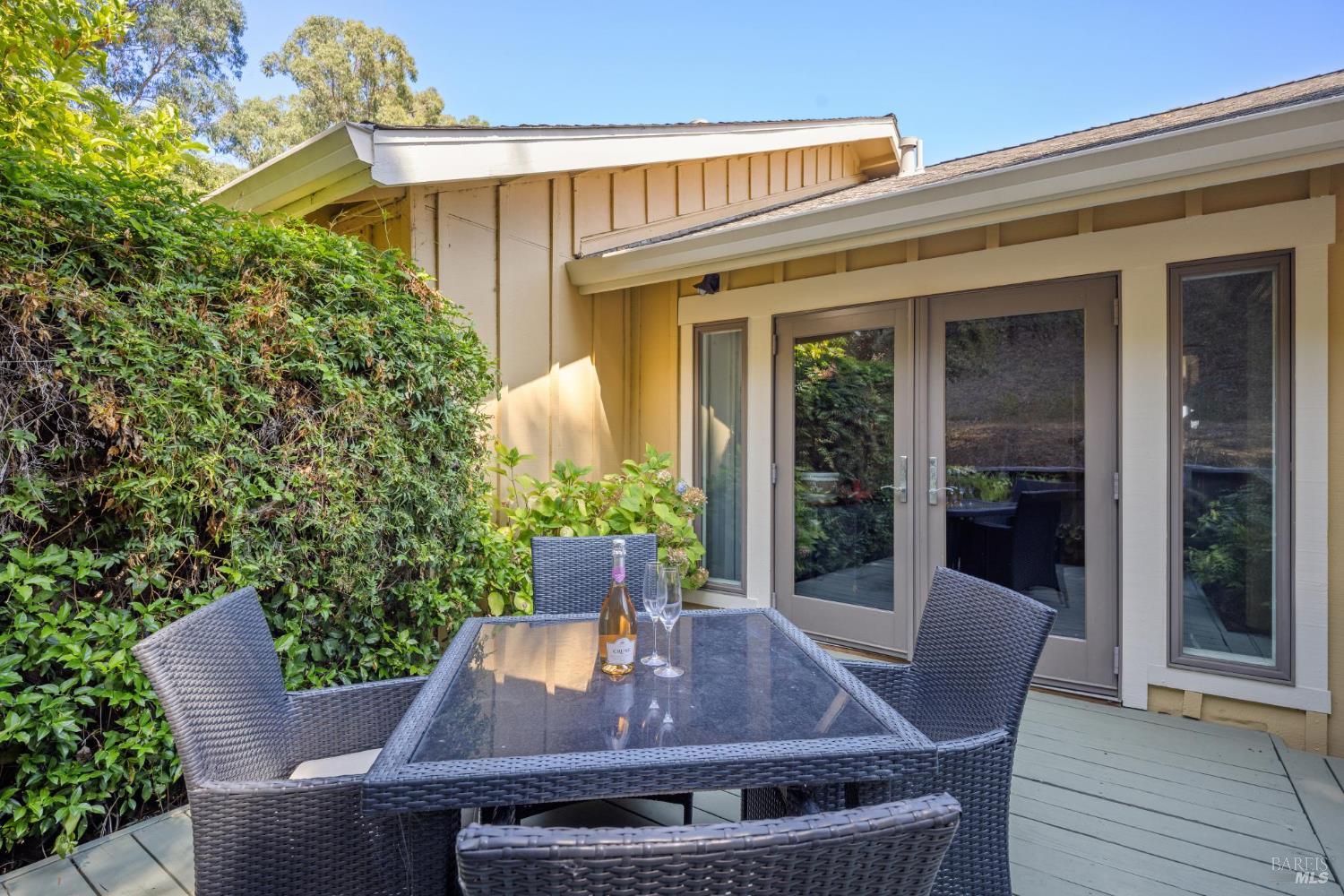 Detail Gallery Image 19 of 22 For 51 Laurel Dr, Corte Madera,  CA 94925 - 2 Beds | 2 Baths