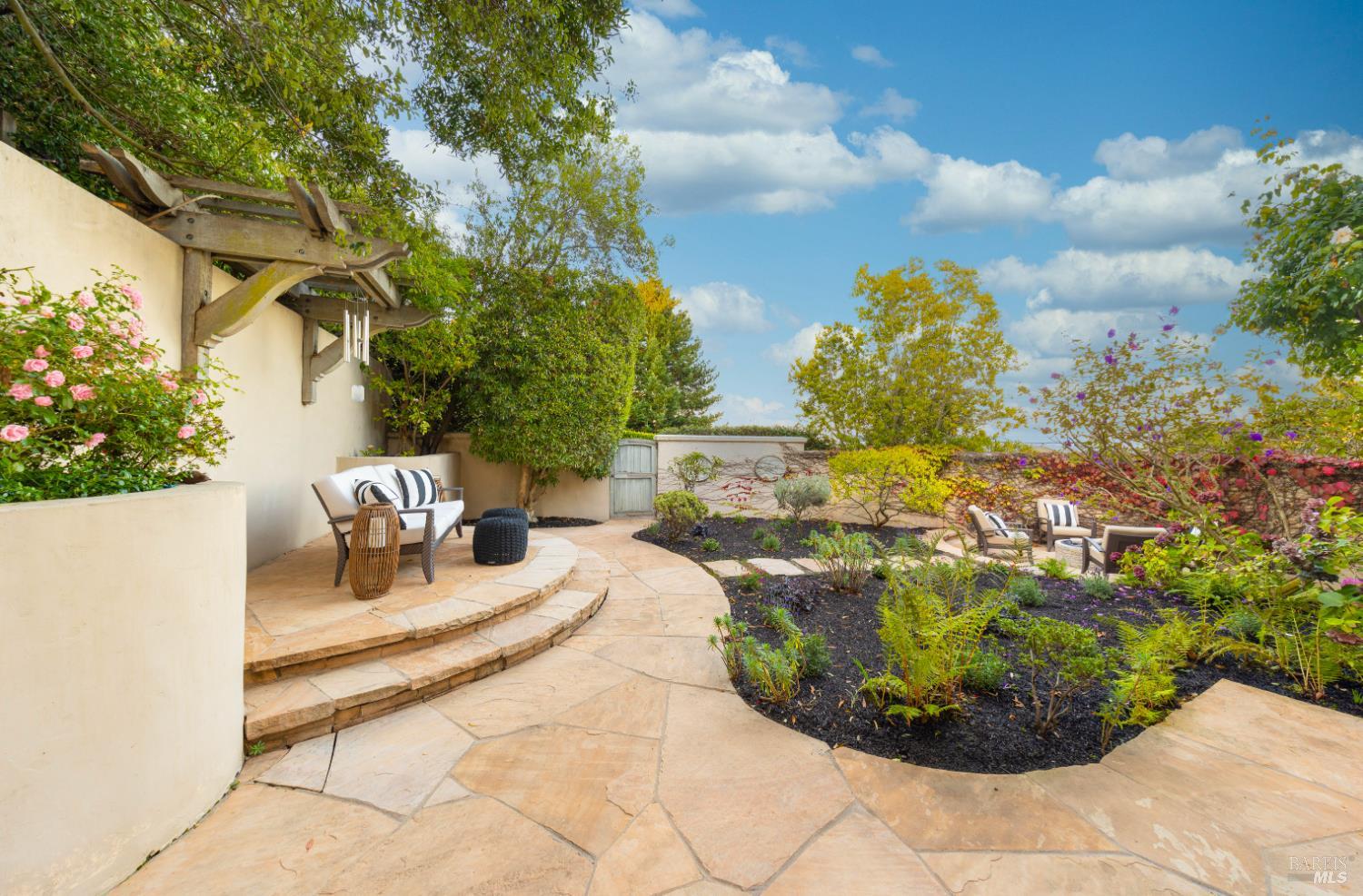 Detail Gallery Image 32 of 64 For 97 Sugarloaf Dr, Tiburon,  CA 94920 - 3 Beds | 3/2 Baths