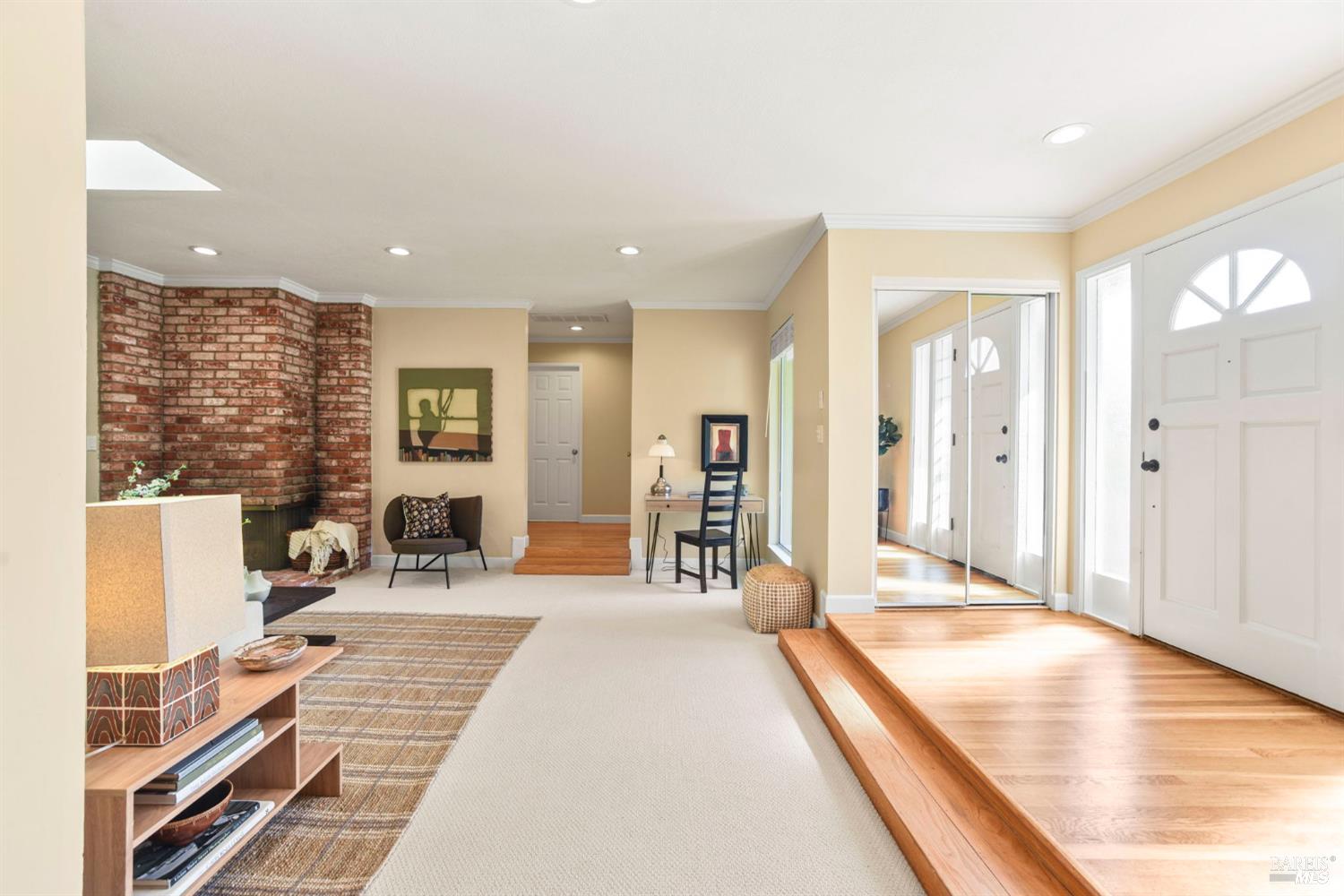 Detail Gallery Image 5 of 88 For 2594 Las Gallinas Ave, San Rafael,  CA 94903 - 3 Beds | 2 Baths