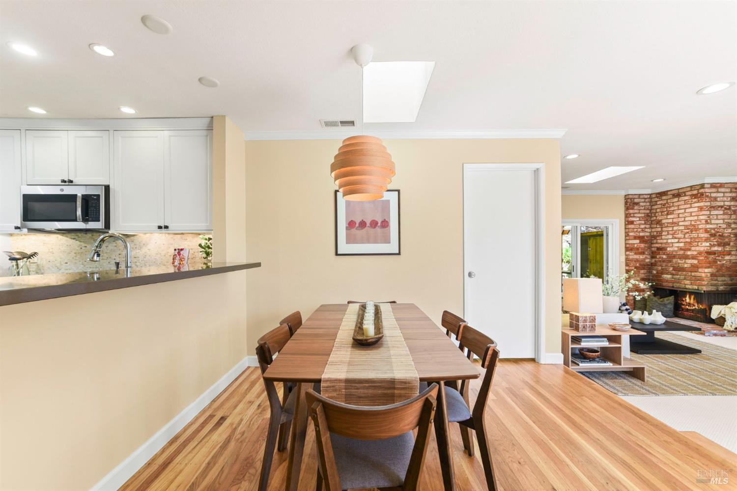 Detail Gallery Image 14 of 88 For 2594 Las Gallinas Ave, San Rafael,  CA 94903 - 3 Beds | 2 Baths