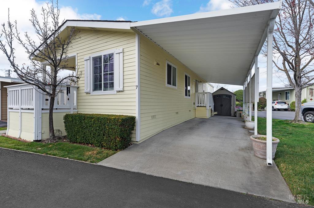 Detail Gallery Image 5 of 38 For 7 Oakwood Dr, Petaluma,  CA 94954 - 3 Beds | 2 Baths