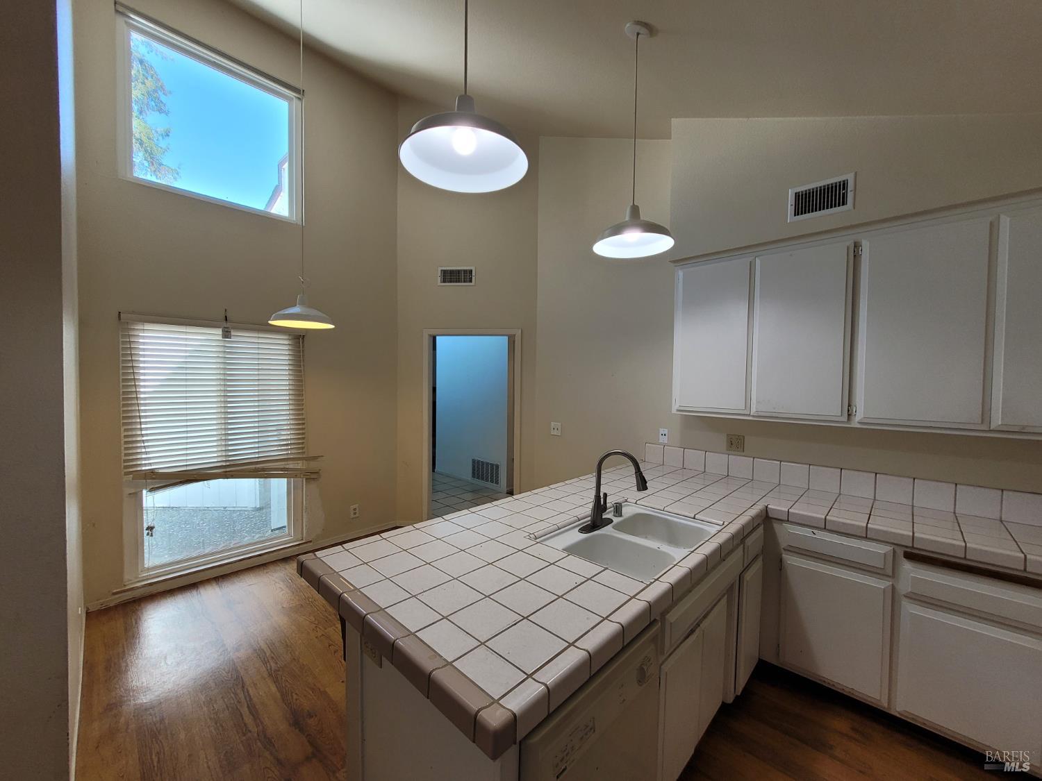 Detail Gallery Image 10 of 33 For 1310 Hawthorne Ct, Dixon,  CA 95620 - 3 Beds | 2 Baths