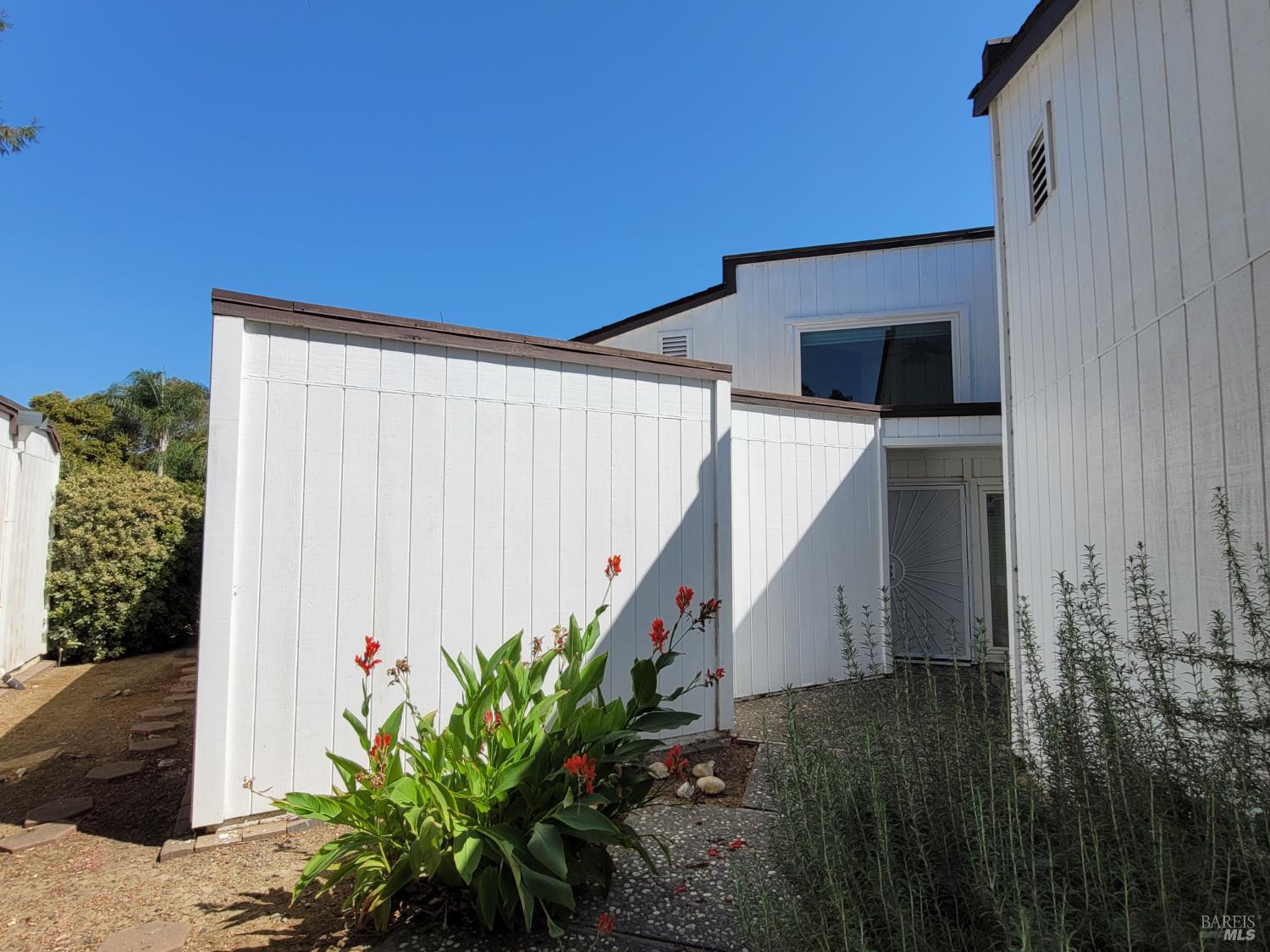 Detail Gallery Image 2 of 33 For 1310 Hawthorne Ct, Dixon,  CA 95620 - 3 Beds | 2 Baths