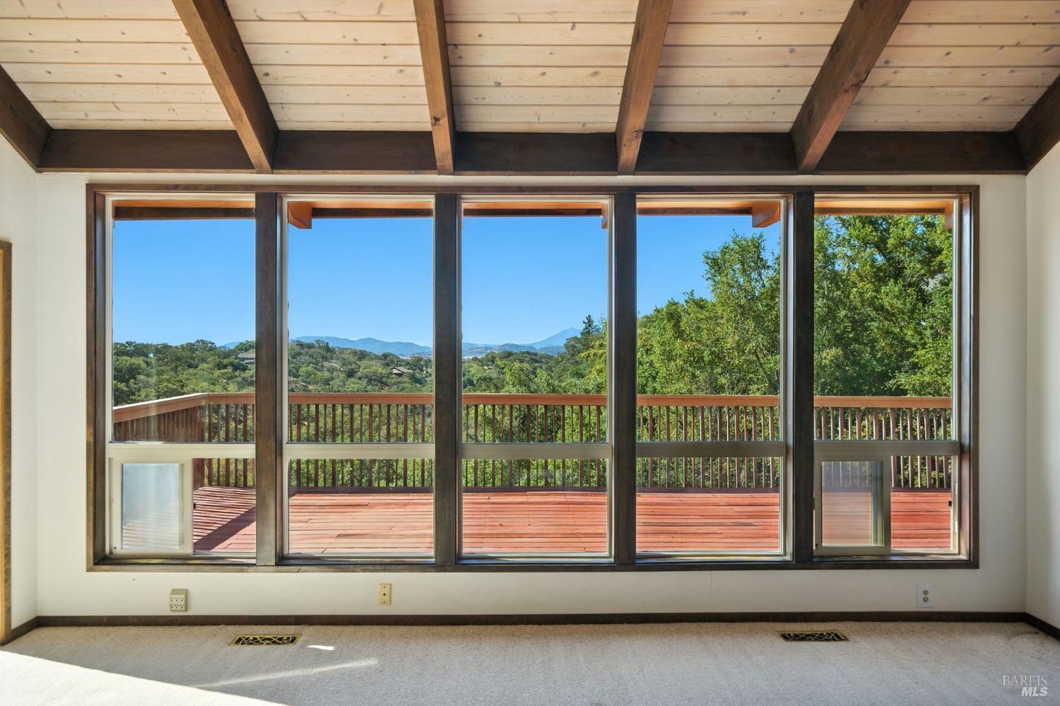 Detail Gallery Image 37 of 55 For 1 Lockton Ln, Novato,  CA 94945 - 4 Beds | 2/1 Baths