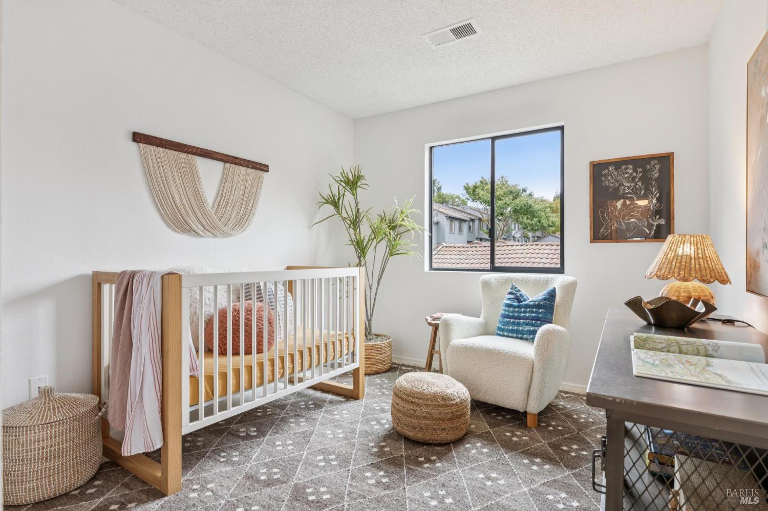Detail Gallery Image 35 of 48 For 114 Aronia Ln, Novato,  CA 94945 - 3 Beds | 2/1 Baths