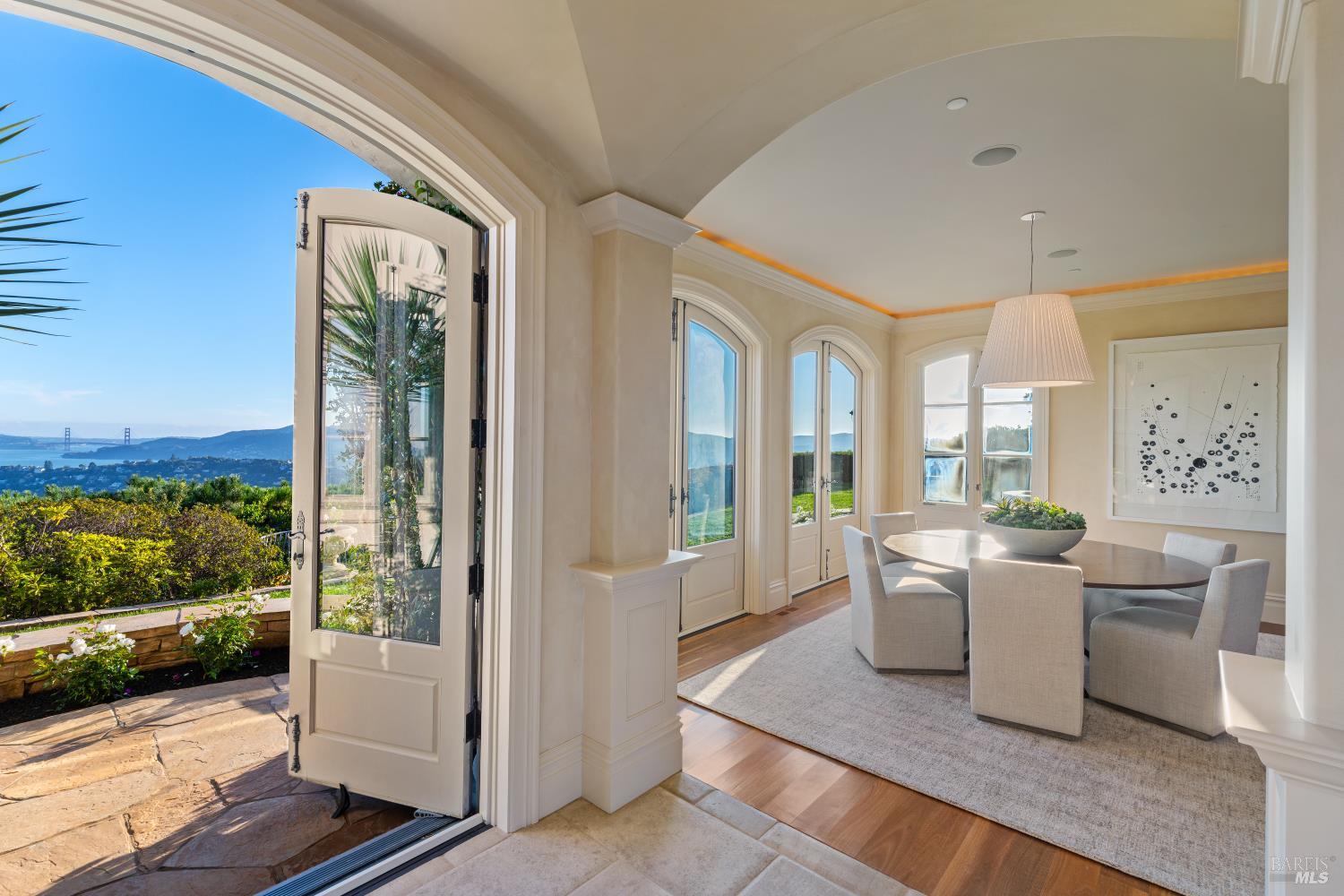 Detail Gallery Image 16 of 64 For 97 Sugarloaf Dr, Tiburon,  CA 94920 - 3 Beds | 3/2 Baths