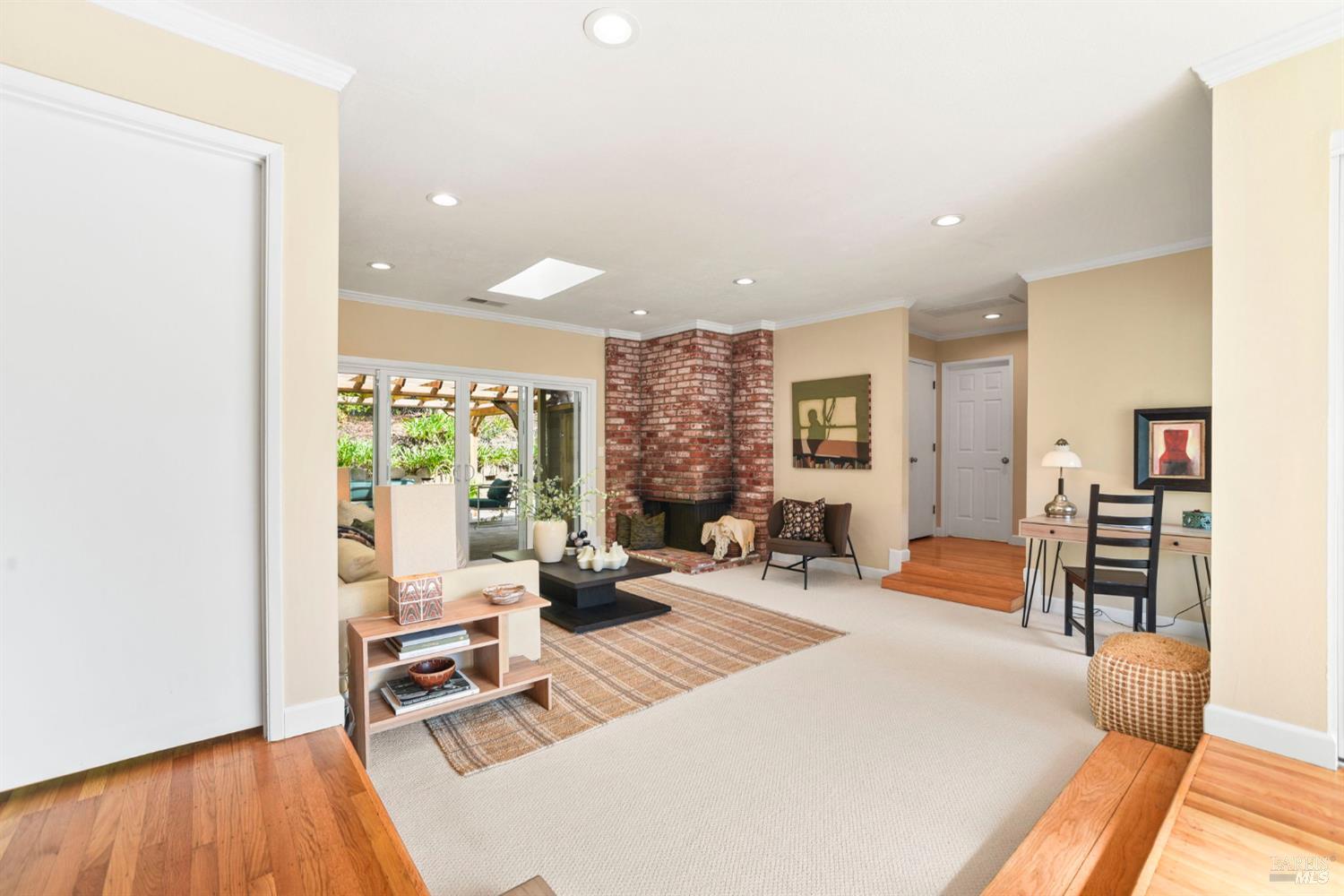 Detail Gallery Image 13 of 88 For 2594 Las Gallinas Ave, San Rafael,  CA 94903 - 3 Beds | 2 Baths