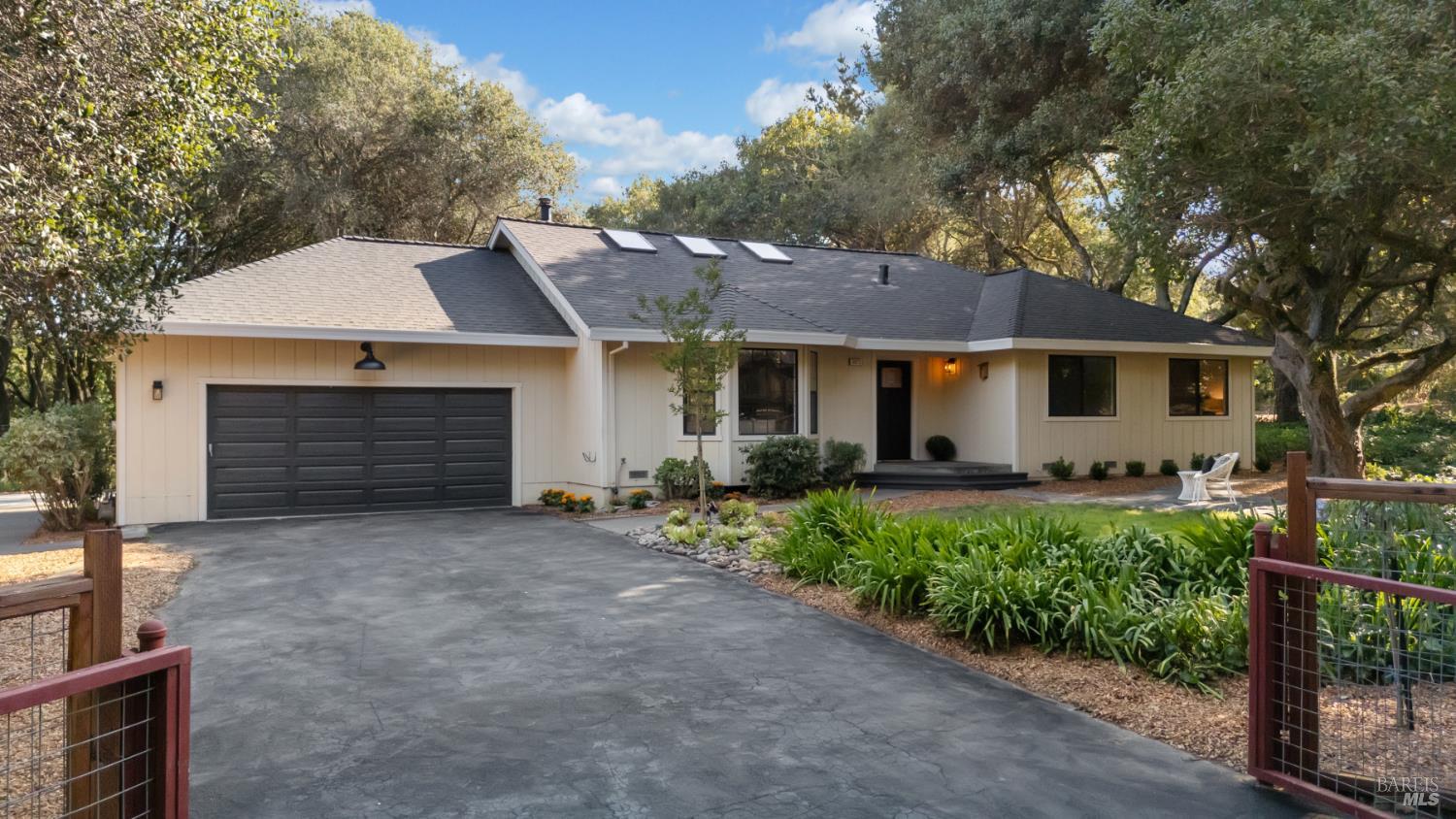 Detail Gallery Image 4 of 59 For 5925 Fredricks Rd, Sebastopol,  CA 95472 - 3 Beds | 2 Baths