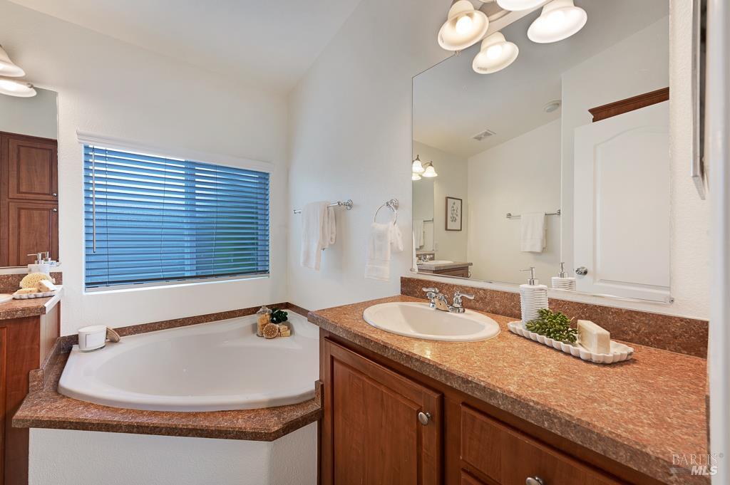 Detail Gallery Image 26 of 38 For 7 Oakwood Dr, Petaluma,  CA 94954 - 3 Beds | 2 Baths