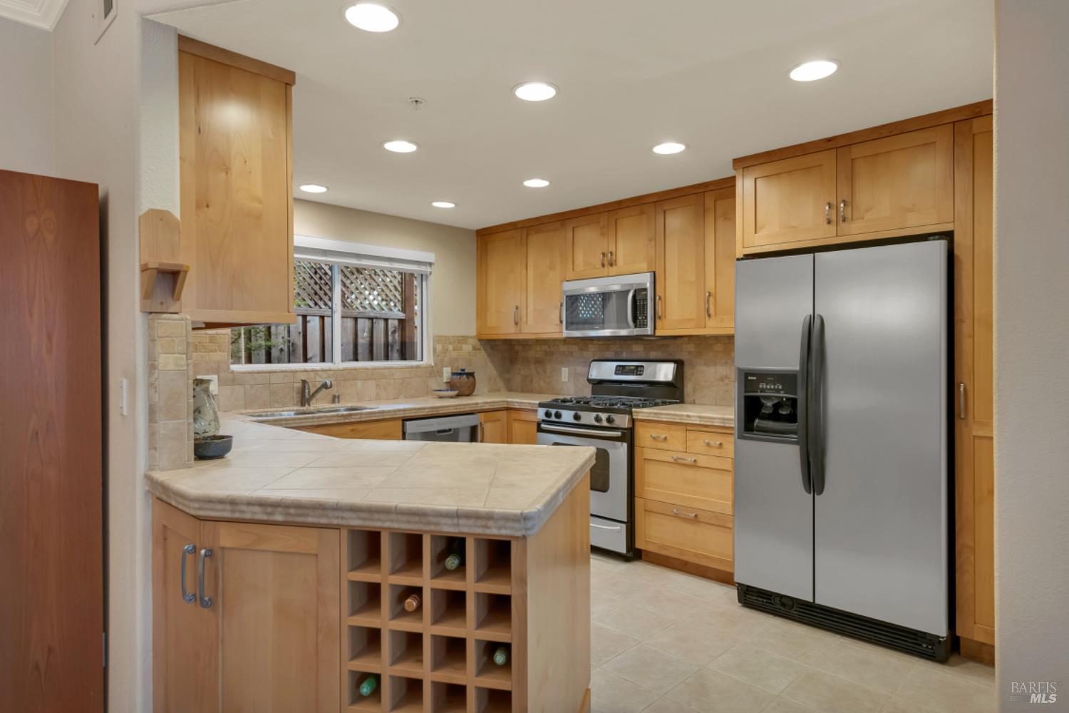 Detail Gallery Image 12 of 36 For 935 W Spain St #L,  Sonoma,  CA 95476 - 3 Beds | 2/1 Baths