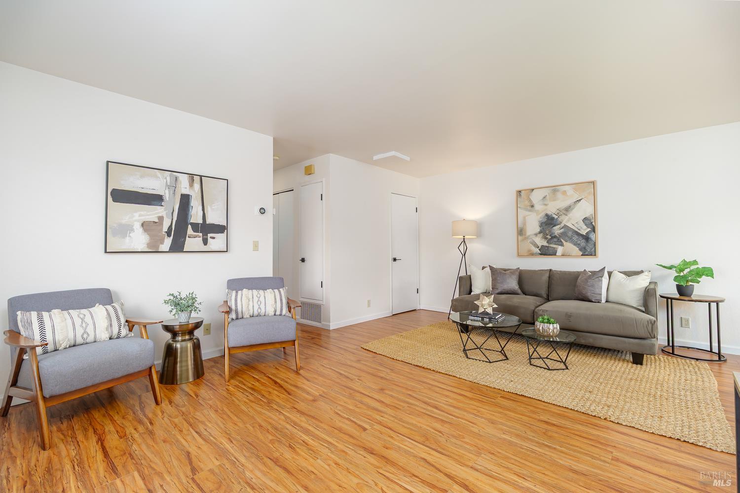 Detail Gallery Image 2 of 23 For 323 Silvio Ln, Novato,  CA 94947 - 2 Beds | 1 Baths